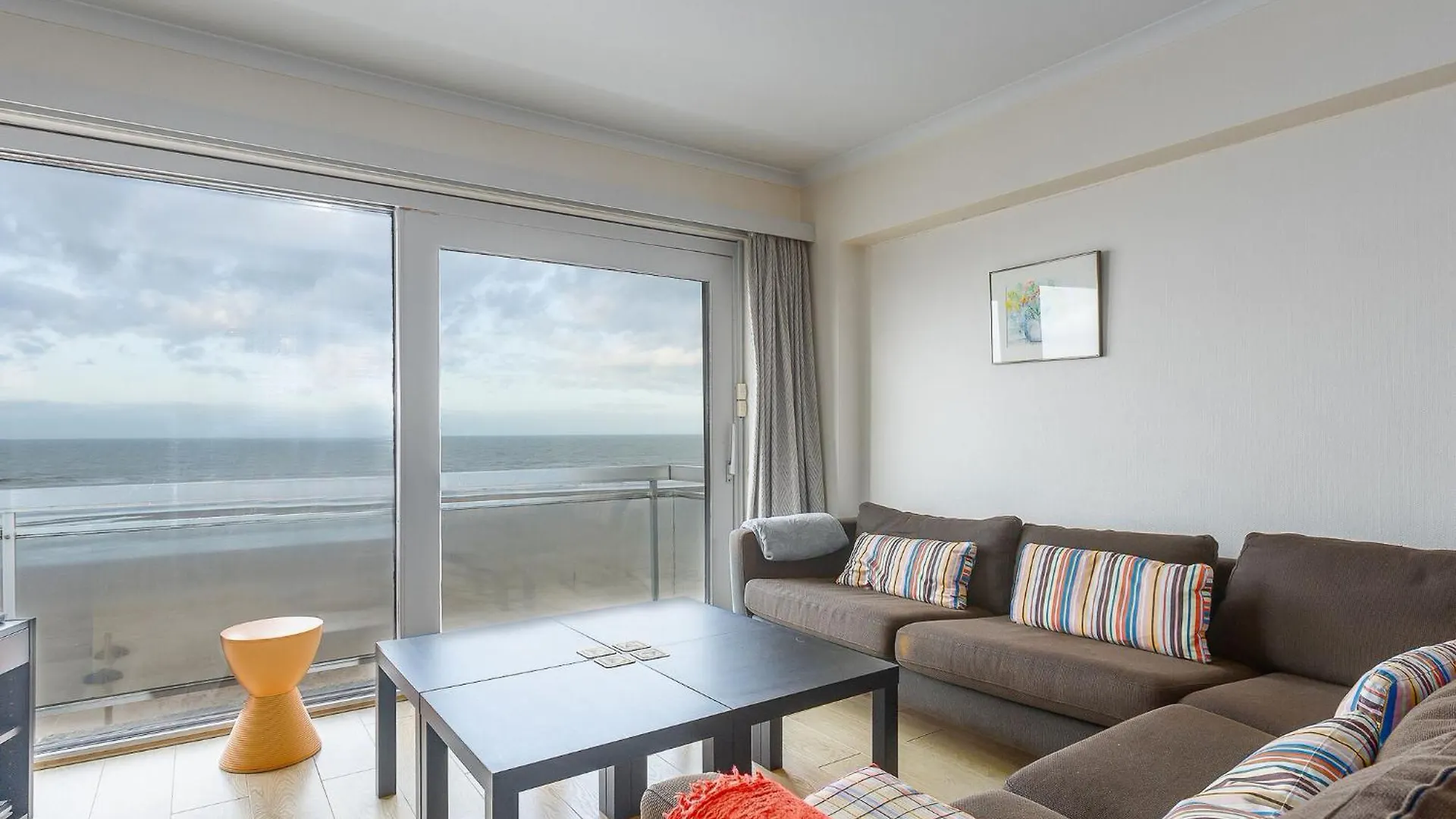 Spacious Apartment On 4Th Floor Middelkerke