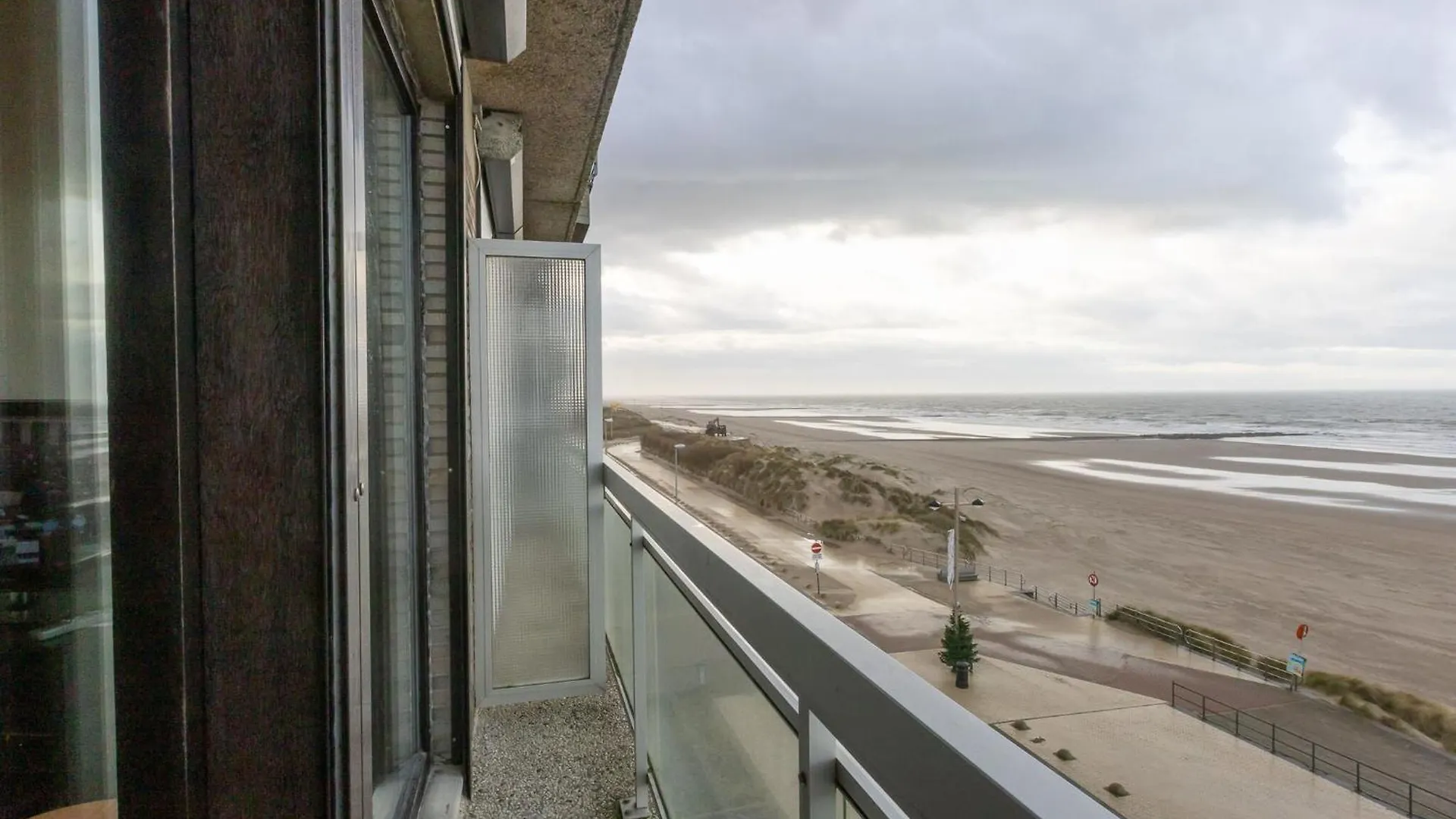 Spacious Apartment On 4Th Floor Middelkerke