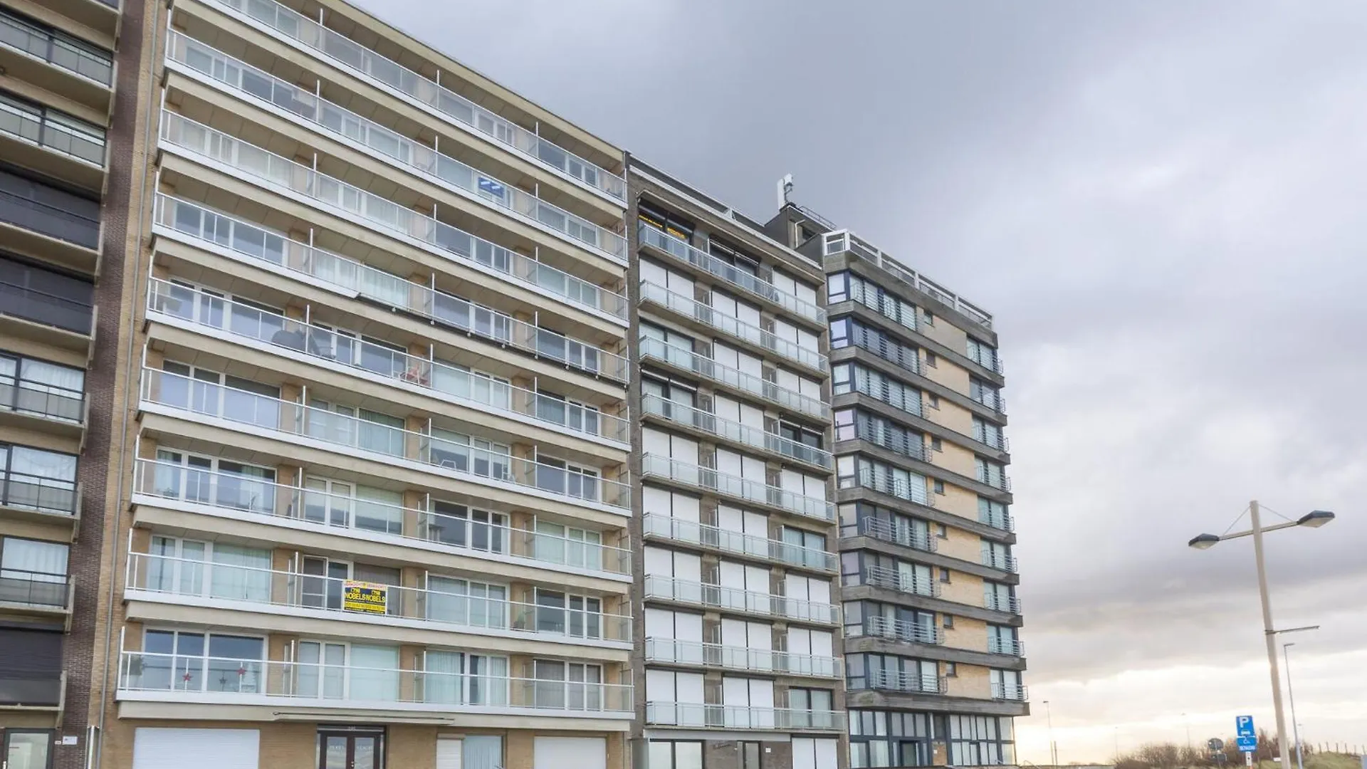 Spacious Apartment On 4Th Floor Middelkerke